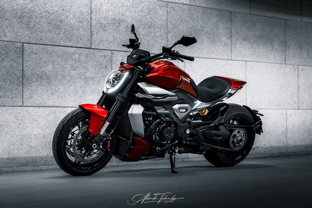 Ducati xDivael V4 | Entdecken Sie die faszinierende Welt von Alexander Tschuncky Arts: Kreative Fotografie, atemberaubende Automobilkunst und hochwertiger Bilderdruck. Lassen Sie sich inspirieren! - Realisiert mit Pictrs.com