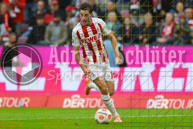 1. FC Köln vs FC Augsburg - 1. Bundesliga  | Köln, Deutschland, 18.10.25:   Jakub Kaminski (1. FC Köln) in Aktion am Ball, Einzelaktion waehrend des Spiels der 1. Bundesliga zwischen  1. FC Köln vs FC Augsburg im RheinEnergieStadion(Foto von Brauer-Fotoagentur / Adrian Schlueter)