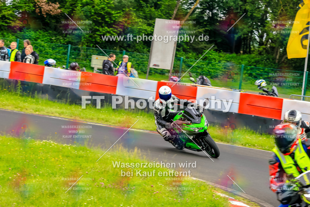 VBK-7513 | Hier findet Ihr Bilder von Touristenfahrten auf der Nürburgring Nordschleife oder von anderen Veranstaltungen die ich besucht habe. Viel Spass beim Durch Schauen 