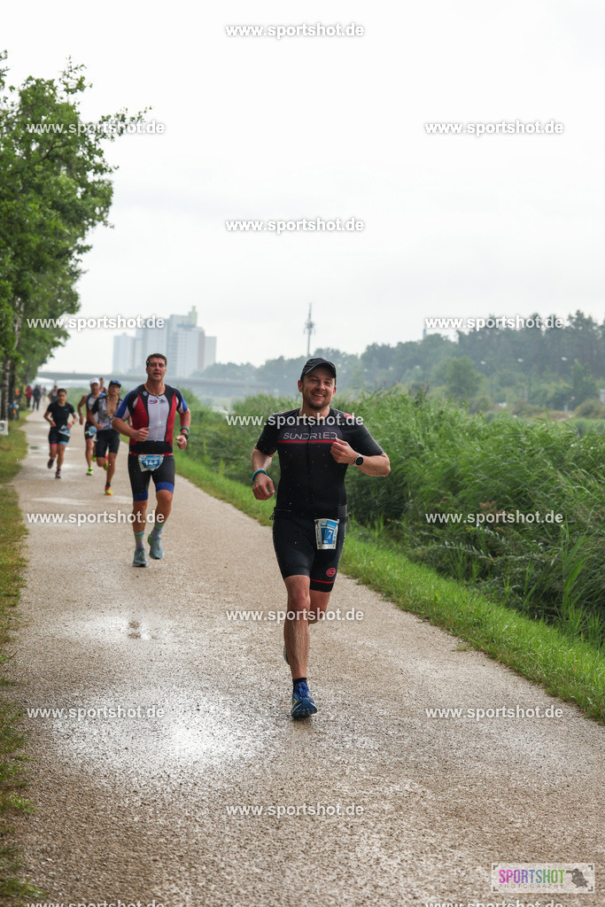 LUR_1102 | 34. M-net Erlanger Triathlon 2025 #erlangertriathlon  #mnettriathlon2025 #mnettriathlon #team #olympischedistanz #mitteldistanz #triathlon #maindonaukanal  #erlangertriathlon2025 #yourpictrs #tv1848 #tv1848erlangen  #triathlonbayern #sportinerlangen #demsportverbunden #sportshot_your_pictrs Copyright: www.sportshot.de