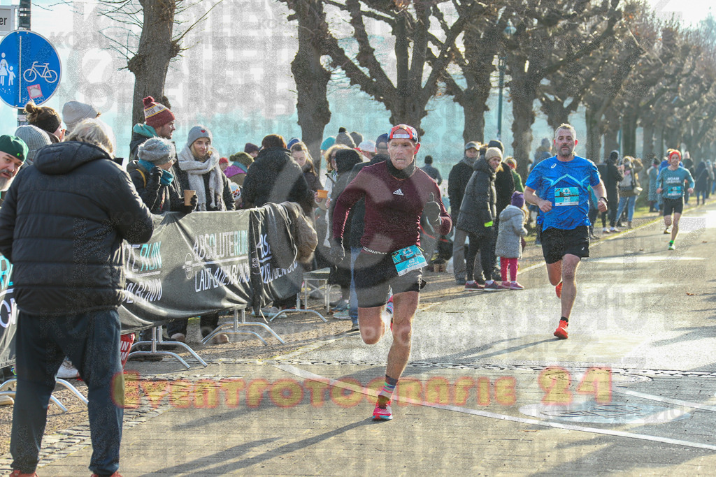 241231_1149_EX1_2621 | Sportfotografie im Rhein-Sieg Kreis, Köln, Bonn, NRW, Rheinland Pfalz, Hessen, etc. Unser Tätigkeitsfeld umfasst den Laufsport vom Volkslauf über den Marathon, Duathlon, Triathon bis zum Ultralauf wie Kölnpfad Ultra oder Schindertrail.