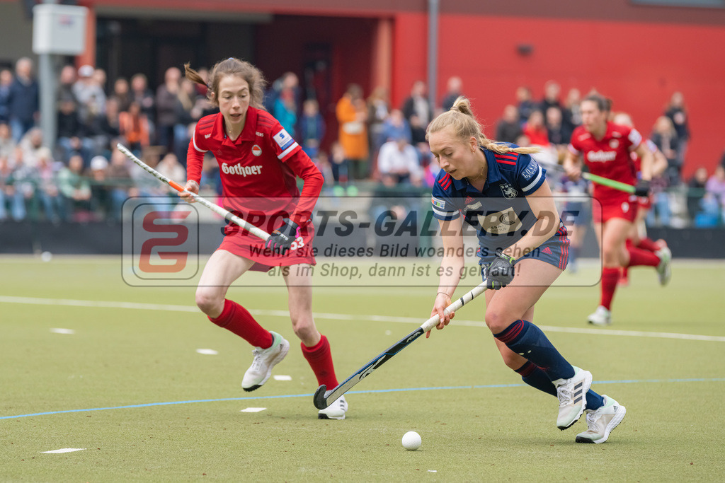 HK_20230416_107044 | 1. Bundesliga Damen Düsseldorfer HC - Rot-Weiss Köln am 16.4.2023 DHC Düsseldorf, Düsseldorf , Lea Thomas ( Rot-Weiss Köln #35 ) , Sara Strauss ( Düsseldorfer HC #11 )