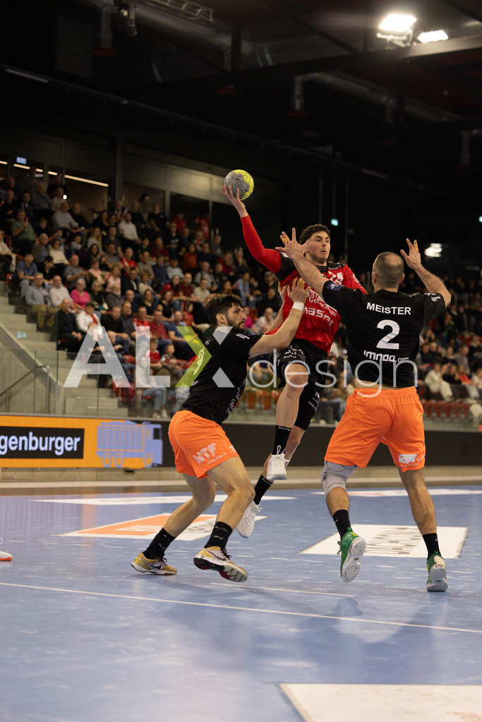 Handballen I Herren I Saison 2025-2026 I Quickline Handball League 2026 | Men I 18. Spieltag I Pfade Winterthur - Kadetten Schaffhausen I 20.12.2025 | 24 Mehdi Ben Romdhane (Pfadi Winterthur) – Rückraum mitte - Realisiert mit Pictrs.com