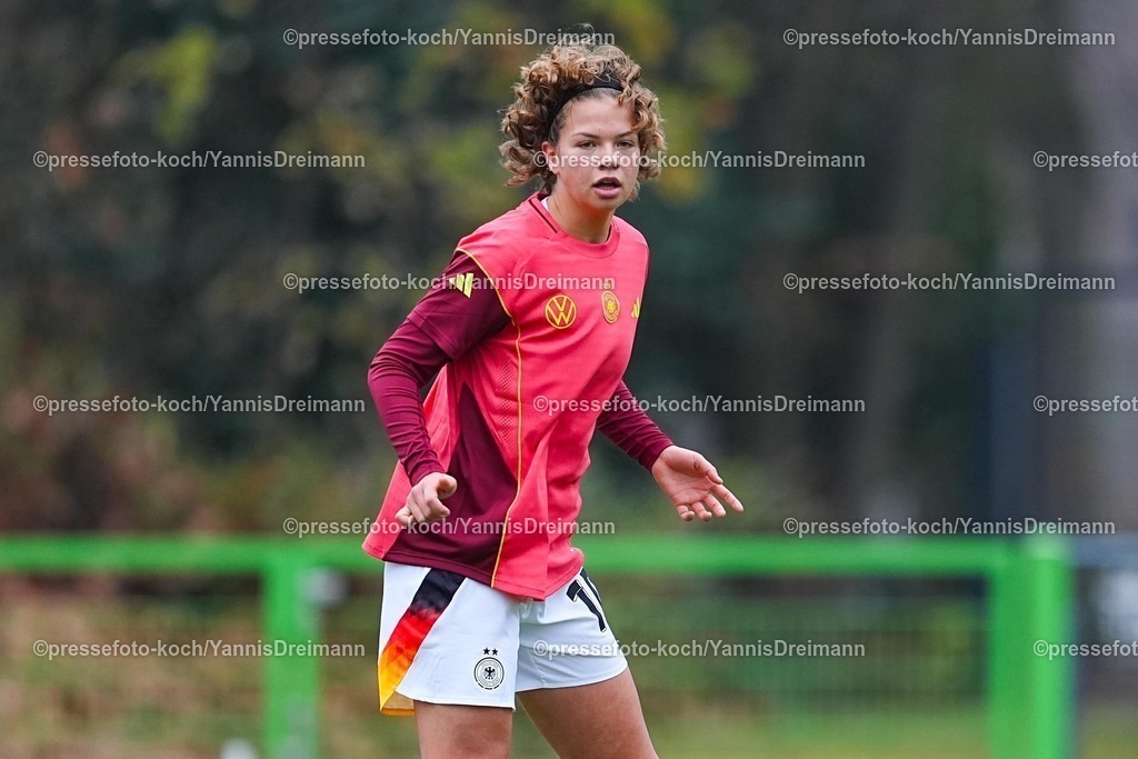 xYDRx26112501058 | 26.11.2025, xydrx, Fußball, Länderspiel, EM-Qualifikation U19-Frauen, Belgien - Deutschland, Sportschule Wedau: Rosa Rueckert (GER #10)