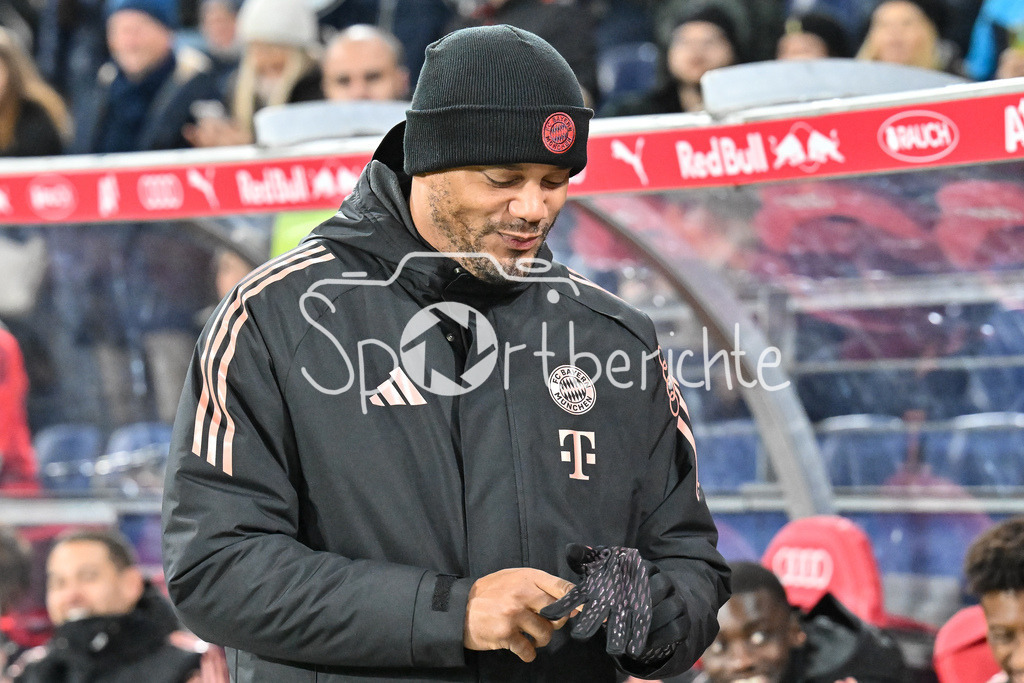 Augsburger Panther - EC VSV | im Bild Vincent KOMPANY Trainer FC Bayern Muenchen vor der Partie in Salzburg / Testspiel: RB Salzburg - FC Bayern Muenchen, Red Bull Arena am 06.01.2025