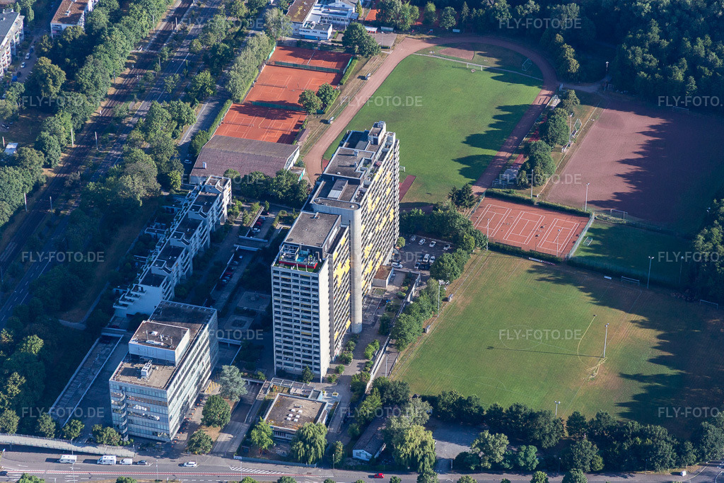 Luftbild: Hochhaus- Gebäude Am Rüppurer Schloß im Ortsteil Weiherfeld - Dammerstock im Ortsteil Weiherfeld-Dammerstock in Karlsruhe im Bundesland Baden-Württemberg in Deutschland. Foto: IMG_083908.jpg vom 26.07.2015 durch Werner Riehm/FLY-FOTO.deAuflösung des Originals: 5203 x 3468 px