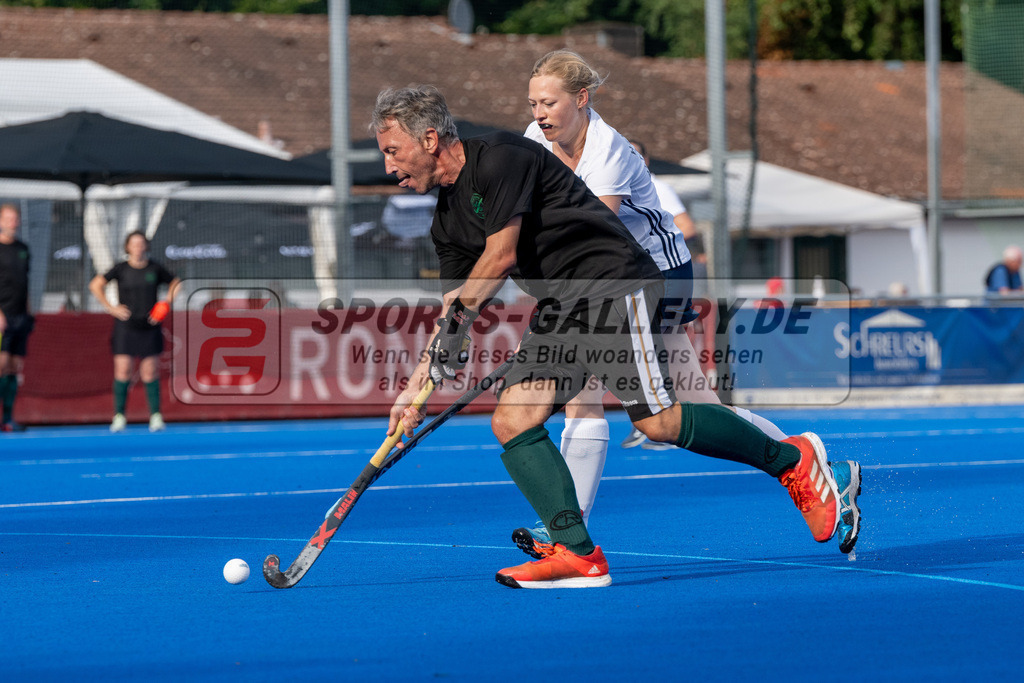 SFE_20240817_0218 | Krefeld, Deutschland, 17.08.2024:  European Cup for Recreational Hockey Players im KTHC Stadion Rot-Weiss Köln Tennis and Hockey Club am 17.08.2024 in Krefeld, Deutschland. (Foto von Stephan Fehrmann)Krefeld, Germany, 17.08.2024: European Cup for Recreational Hockey Players in KTHC Stadion Rot-Weiss Köln Tennis and Hockey Club at 17.08.2024 in Krefeld, Deutschland. (Foto from Stephan Fehrmann)