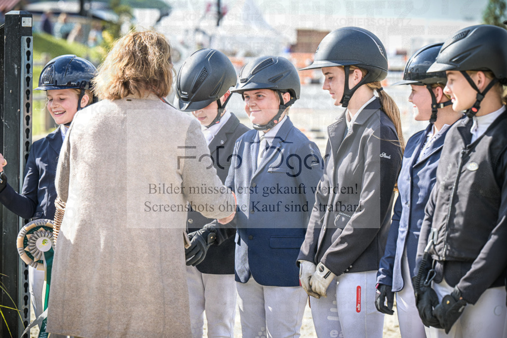 DOS_0033 | Entdecke hochwertige Reitturnierfotos von Foto Oger. Professionell, emotional und authentisch – jetzt Lieblingsmomente im Shop bestellen.Deutschlandweite Turnierfotografie. - Realisiert mit Pictrs.com