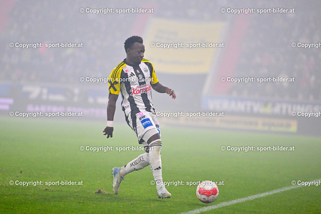 AUT, Admiral Bundesliga, LASK Linz vs SK Sturm Graz | 27.10.2024, Raiffeisen Arena Linz, AUT, Admiral Bundesliga, LASK Linz vs SK Sturm Graz, im Bild George Bello of Lask// Admiral Bundesliga Match between LASK Linz and SK Sturm Graz in Linz, Austria on 2024/10/27