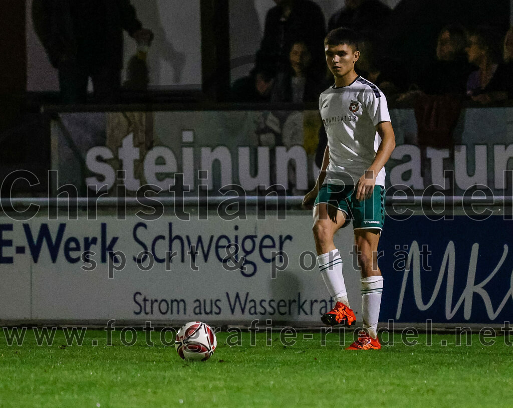 2023-10-13_027_FC_Schwaig_gegen_TSV_Ampfing | Oberding, Deutschland, 13.10.2023:
Fußball, Landesliga Südost 2023 / 2024, 16. Spieltag, FC Schwaig gegen TSV Ampfing, Endergebnis: 3:2

Roman Mavdryk (FC Schwaig, #3)

Foto: Christian Riedel / fotografie-riedel.net