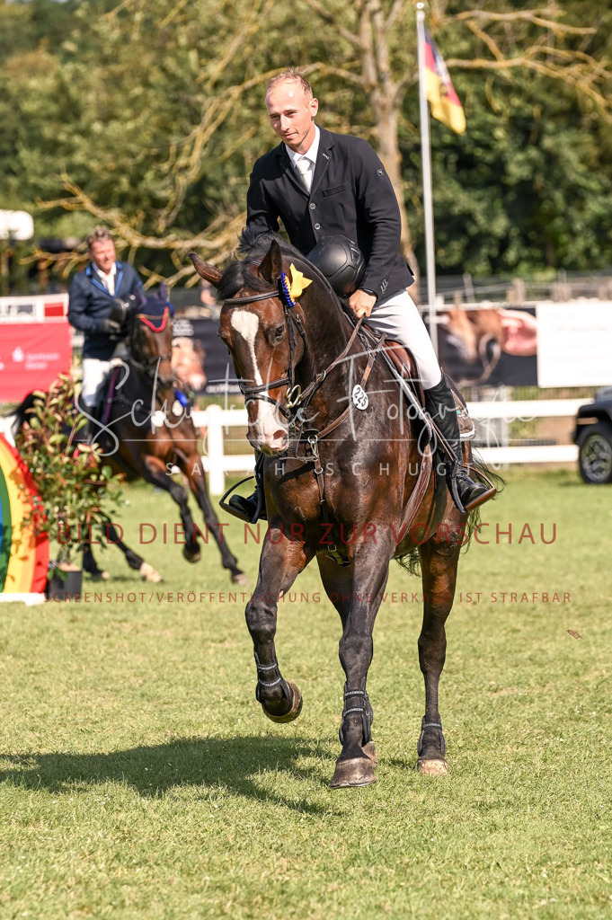 Schugtsche-Düren.2024-10.Springprf.M_-95 | Schugtsche Fotografie - Realisiert mit Pictrs.com