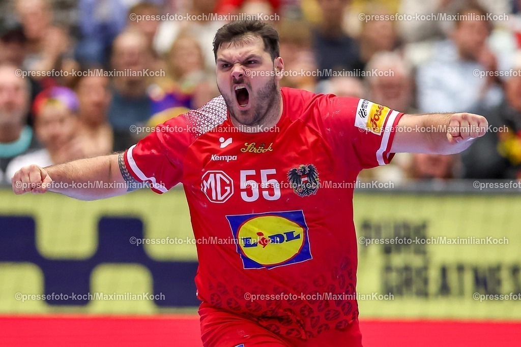 EHF19012601060 | 19.01.2026, Handball, Men's EHF EURO 2026, Österreich - Serbien, Jyske Bank Boxen in Herning, Dänemark, Preliminary Round:  Tobias Wagner (Austria #55) jubelnd