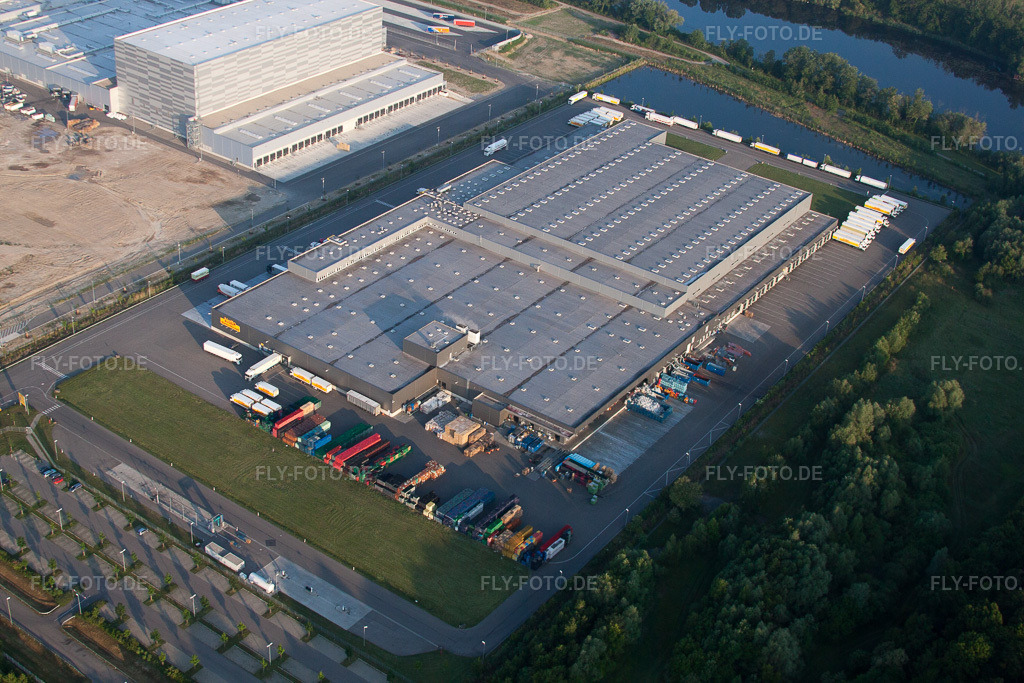 Luftbild: Industrie- und Gewerbegebiet mit Netto Logistikcenter im Industriegebiet Oberwald in Wörth am Rhein im Bundesland Rheinland-Pfalz in Deutschland. Foto: IMG_64823.jpg vom 18.05.2014 durch Werner Riehm/FLY-FOTO.de