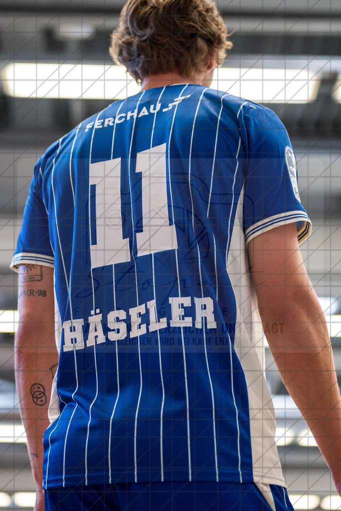 IHC 2026 - VfL Gummersbach vs. HØJ Elite | Mathis Häseler (VfL Gummersbach #11); IHC 2026 - VfL Gummersbach vs. HØJ Elite am 08.08.26 in Sporthalle KGS, Schneverdingen - Realisiert mit Pictrs.com