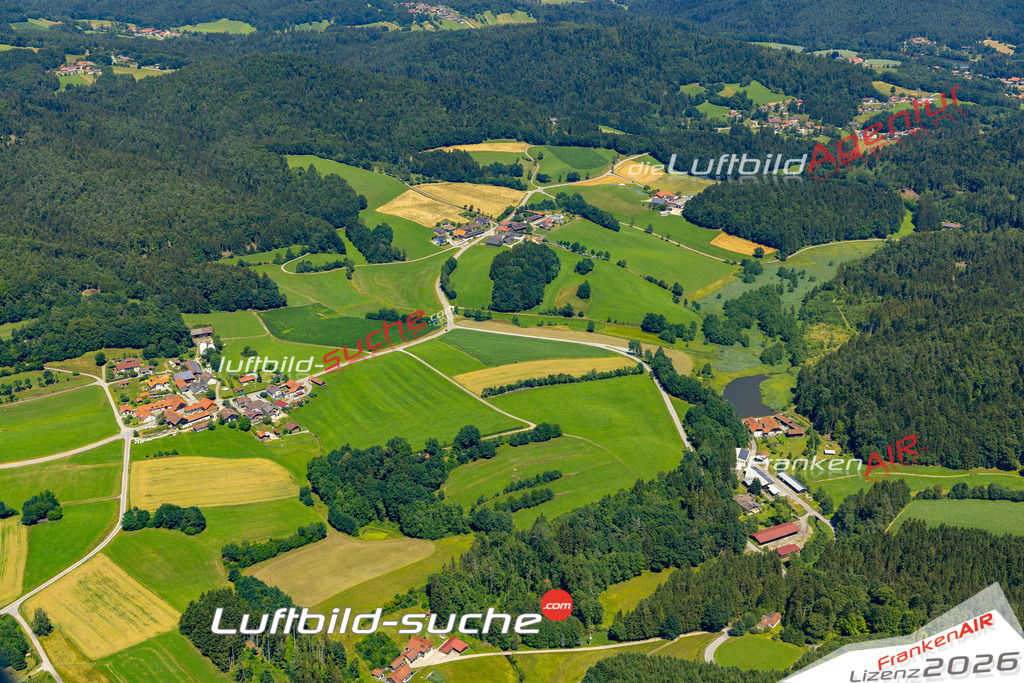 Aktuelles Luftbild von Kollnberg Fürstenstein - Die Luftaufnahme wurde 2022 mittels UL-Flugzeug erstellt ( keine Drohne ) - hochauflösende Kamera-Systeme von  Canon -Beste Qualität - Für grossformatige Ausdrucke geeignet. Die Geschenkidee !