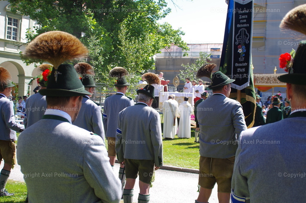 IMGP6698 | fotografiert von Axel PollmannLeonhardi Wallfahrt Benediktbeuern und Murnau, Fronleichnam, Fasching, Landschaft im Loisachtal und Benediktbeuern  - Realisiert mit Pictrs.com