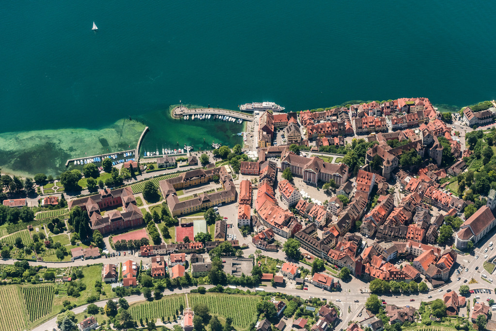 dr__0018988.jpg | MEERSBURG 04.07.2017 Ortskern am Uferbereich des Bodensee in Meersburg im Bundesland Baden-Württemberg. // Village on the banks of the area Bodensee in Meersburg in the state Baden-Wuerttemberg. Foto: Daniel Reiter