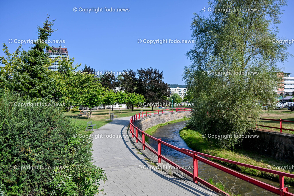 Slowakei_ Trenciansky kraj_ Povazska Bystrica_ 26.08.2024-28 | 26.08.2024, Slowakei, SVK, Trenciansky kraj, Povazska Bystrica, im Bild Stadt in der Nordwestslowakei, Stadtansichten, Gebaeude, Architektur, Turm, Bruecke, Bahnhof, Zentrum, Prior, Kaufhaus, Park, Strassen, Haeuser, Infrastruktur, kommunistische Symbolik, Denkmaeler, Kultur