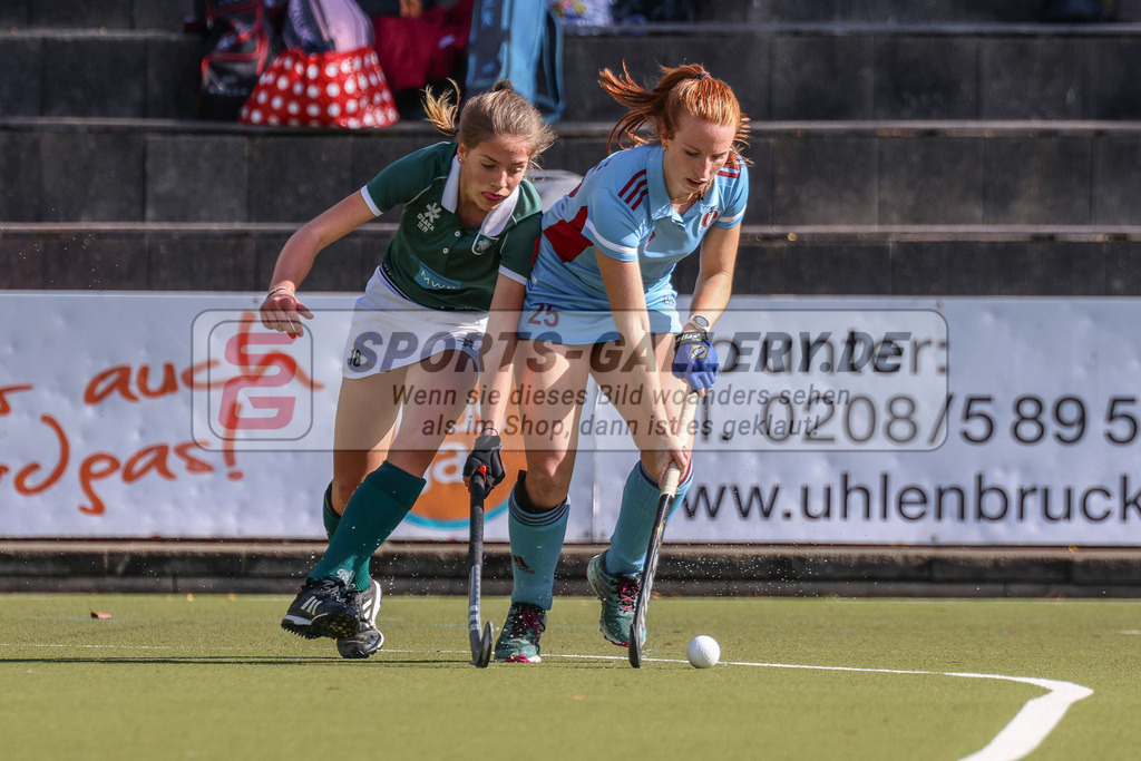 MJ_2022-10-08_Damen_HTCU-UHC-40 | Alia Jaques (UHC Hamburg #25) &amp; Carla Schrafen (Uhlenhorst Mülheim #18), Uhlenhorst Mülheim - UHC Hamburg am 8.10.2022 im Waldstadion, Mülheim a. d. Ruhr