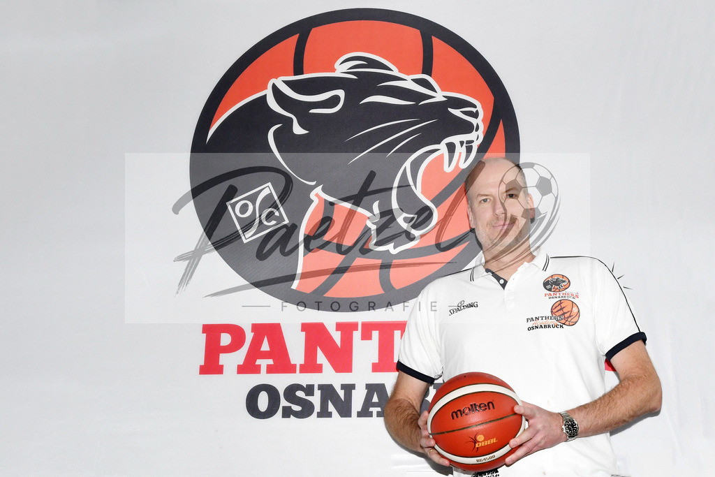 TEAOSC20201002_0052 | Basketball, Juniorinnen:   bei der Team Presentation der OSC Junior Panthers am 02.10.2020 in Osnabrueck, Deutschland. - Realisiert mit Pictrs.com