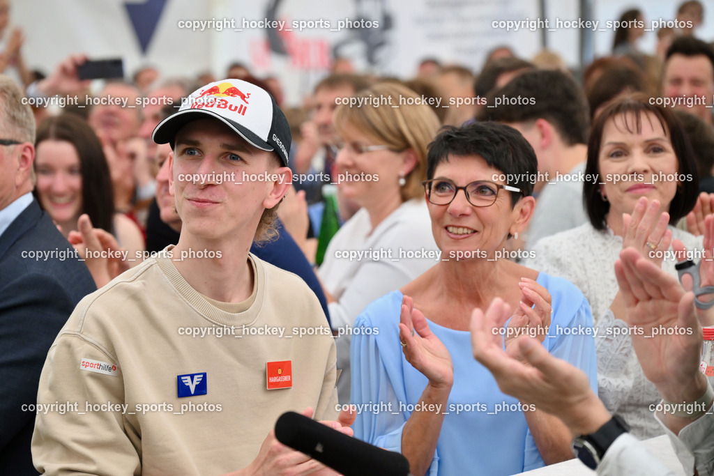 Empfang Daniel Tschofenig | Einzug Daniel Tschofenig, Mama Monika Tschofenig Empfang Daniel Tschofenig, Empfang Daniel Tschofenig am 10.05.2025 in Hohenthurn (Mehrzweckhaus Hohenthuurn), Austria, (Photo by Bernd Stefan)