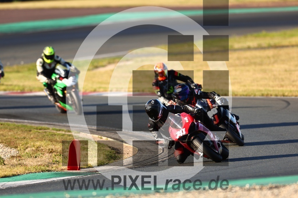 0741-20240914_05539 | Schöne Erinnerungen an spannende Momente - das festzuhalten ist unser Job. PIXELrace.de ist seit 2003 auf den Rennstrecken Europas unterwegs um die Action draußen beim Fahren und die wunderbare Stimmung imm Fahrerlager für euch einzufangen.