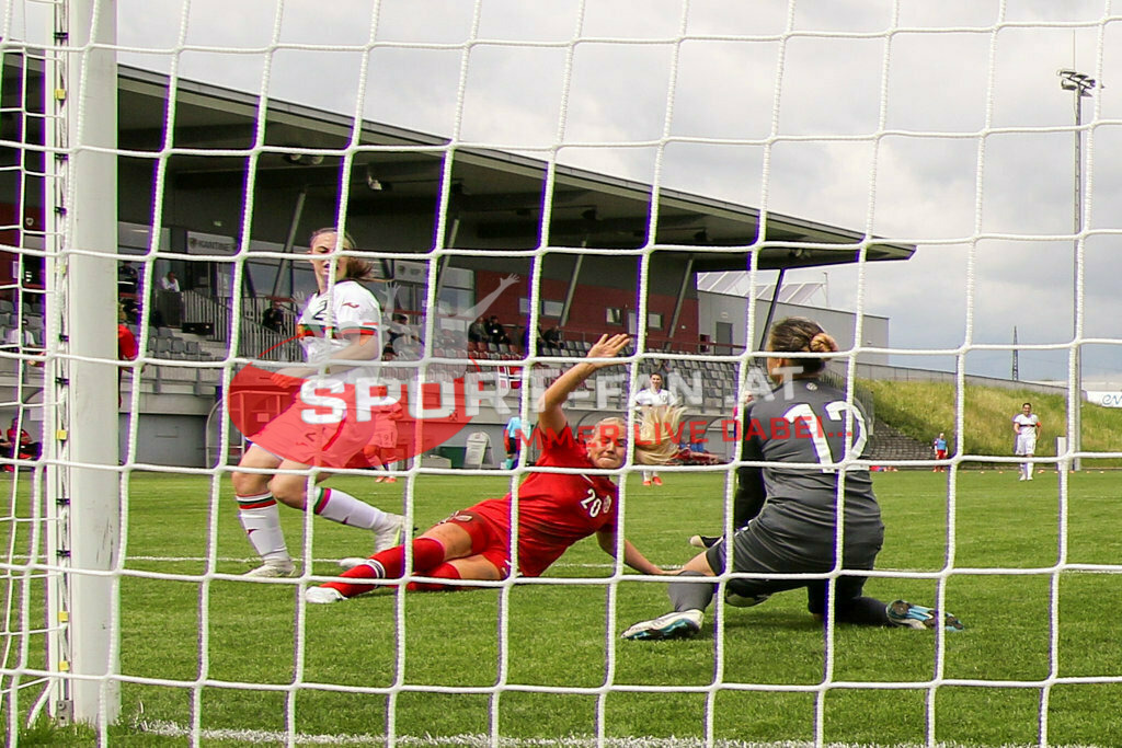 Norwegen U19  Bulgarien U19 | Yoana Stankova (BUL #2) Cathinka Cecilie Friis Tandberg (Norway #20) Milena Karakoleva (BUL #12) ; Norwegen U19  Bulgarien U19 am 13.05.2022 in Wels
(Huber Arena), AUSTRIA, (Photo by Ernst Krawagner sport-fan.at) - Realisiert mit Pictrs.com