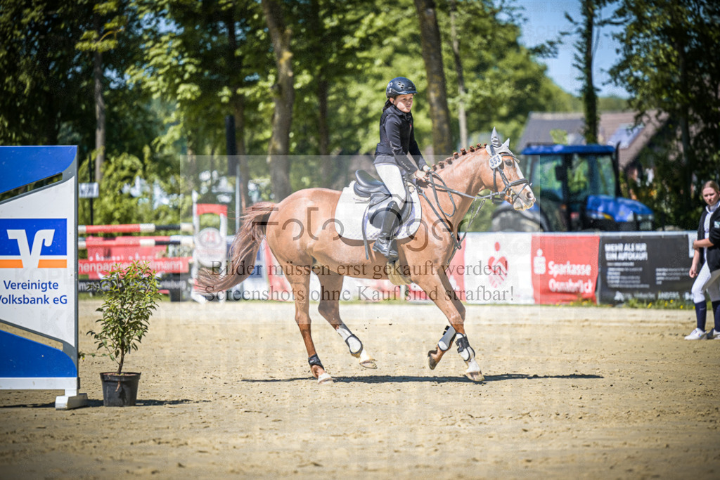 DOS_9380 | Entdecke hochwertige Reitturnierfotos von Foto Oger. Professionell, emotional und authentisch – jetzt Lieblingsmomente im Shop bestellen.Deutschlandweite Turnierfotografie. - Realisiert mit Pictrs.com