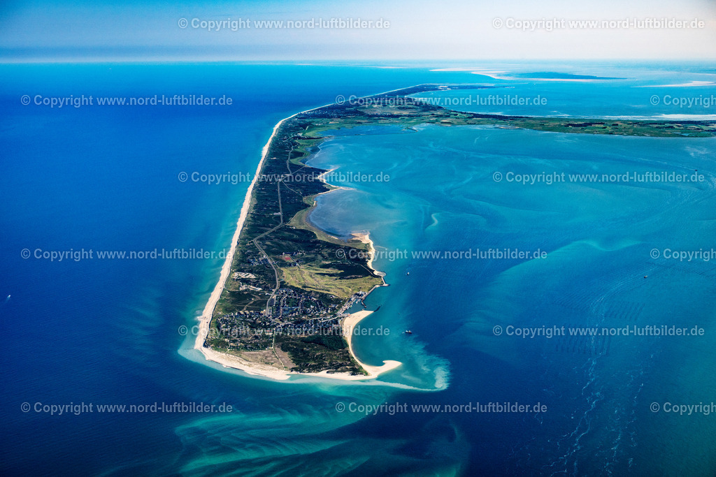 Sylt_Hörnum_ELS_1988210625 | HöRNUM (SYLT) 21.06.2025 Küstenbereich Nordseeinsel Sylt - Insel in Hörnum Gesamtübersicht über die Insel (Sylt) im Bundesland Schleswig-Holstein, Deutschland. Weiterführende Informationen bei: Sylt Marketing GmbH. // Coastal area of the North Sea island of Sylt - Island in Hoernum Overview of the island (Sylt) in the federal state of Schleswig-Holstein, Germany. Further information at: Sylt Marketing GmbH. Foto: Martin Elsen