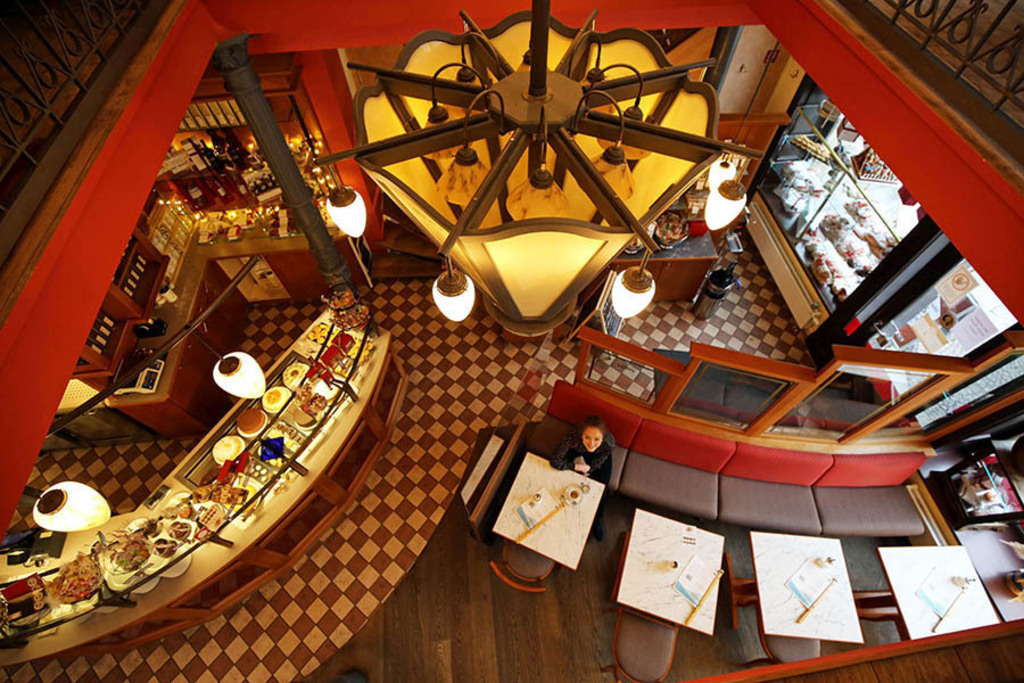 Bildlexikon Leipzig - Café Kandler im Teehaus | Das Team hinter BILDLEXIKON LEIPZIG bündelt historische wie aktuelle Informationen über die Stadt Leipzig in Text und Bild auf einer Plattform und stellt diese der interessierten Öffentlichkeit zur Verfügung.