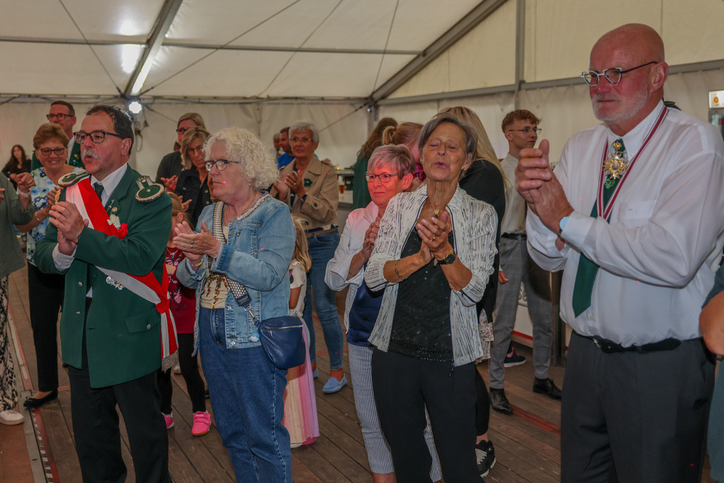 top-top.de-250601-132 | Foto, Video, Fotografie, Videografie, Fotobox, DJ, Discjockey, Musik, Musikbox, Veranstaltung, Photobooth, Amazon, Ebay, Buchtipp, Bestseller, Autor, Verlag, Buch, Wesel, Hamminkeln, NRW, Dinslaken, Rees, Drohne, Hochzeit, Party, Fotobox, Wesel, Fotograf