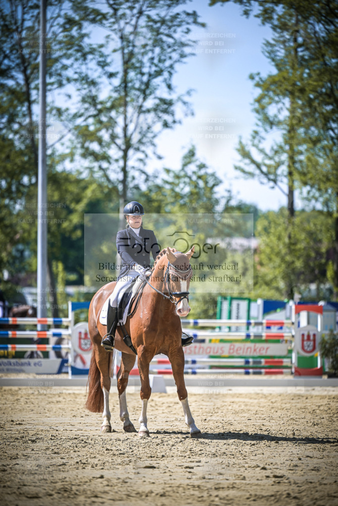 DOS_1053 | Entdecke hochwertige Reitturnierfotos von Foto Oger. Professionell, emotional und authentisch – jetzt Lieblingsmomente im Shop bestellen. - Realisiert mit Pictrs.com