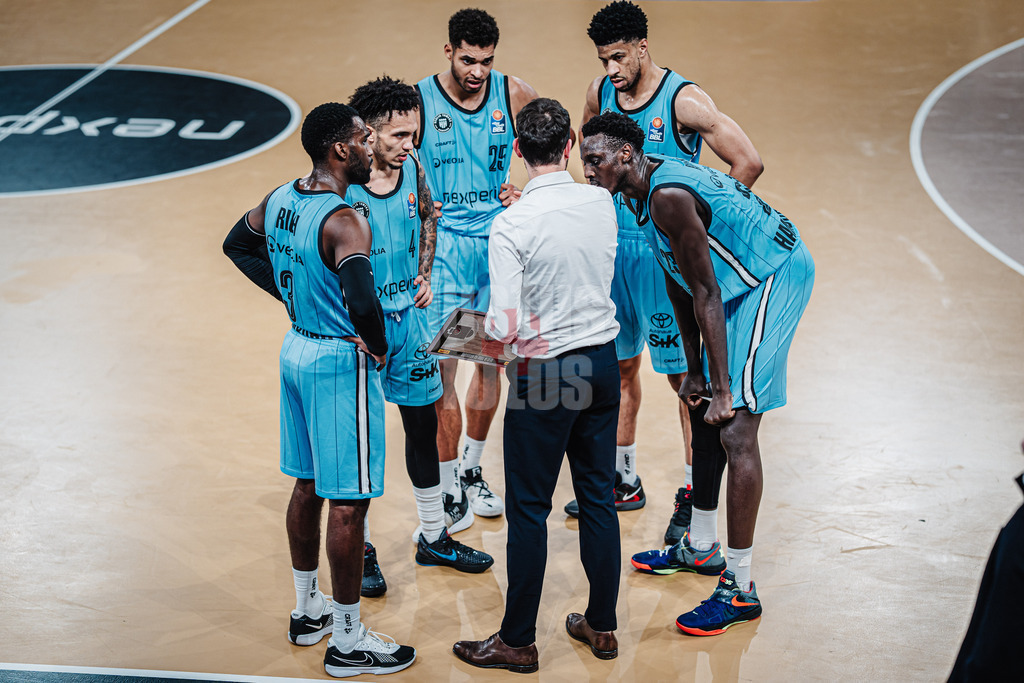 Basketball | Männer | Saison 2024/2025 | easyCredit Basketball Bundesliga | 14. Spieltag | Veolia Towers Hamburg vs. Basketball Löwen Braunschweig | 30.12.2024 | Teambesprechung