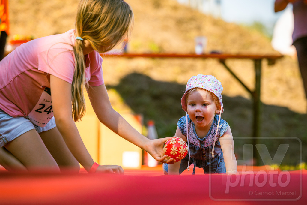 16. Hoywoj-CityLauf im Sportforum Hoyerswerda - 16.09.2023 | 10m VdK-Windel-Flitzer - Realisiert mit Pictrs.com