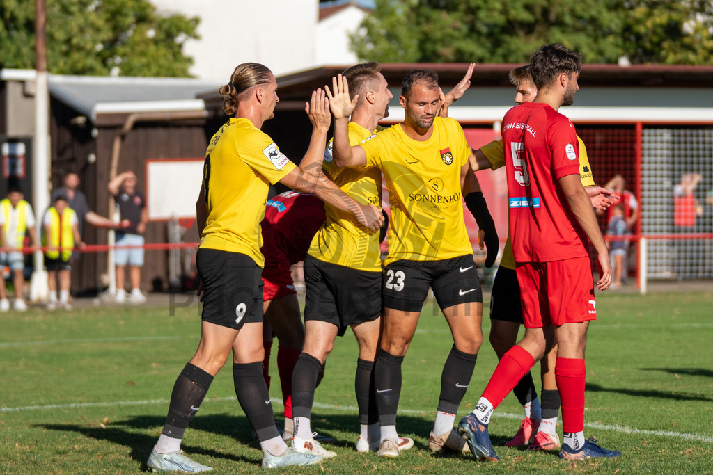 SSV Schwäbisch Hall vs. SG Sonnenhof Großaspach, Fussball, WFV-Pokal, 3. Runde, 11.08.2026 | Kollektiver Torjubel nach dem 0:2 durch Marlon Fass (SG Sonnenhof Großaspach, #09),SSV Schwäbisch Hall vs. SG Sonnenhof Großaspach, Fussball, WFV-Pokal, 3. Runde, 11.08.2026