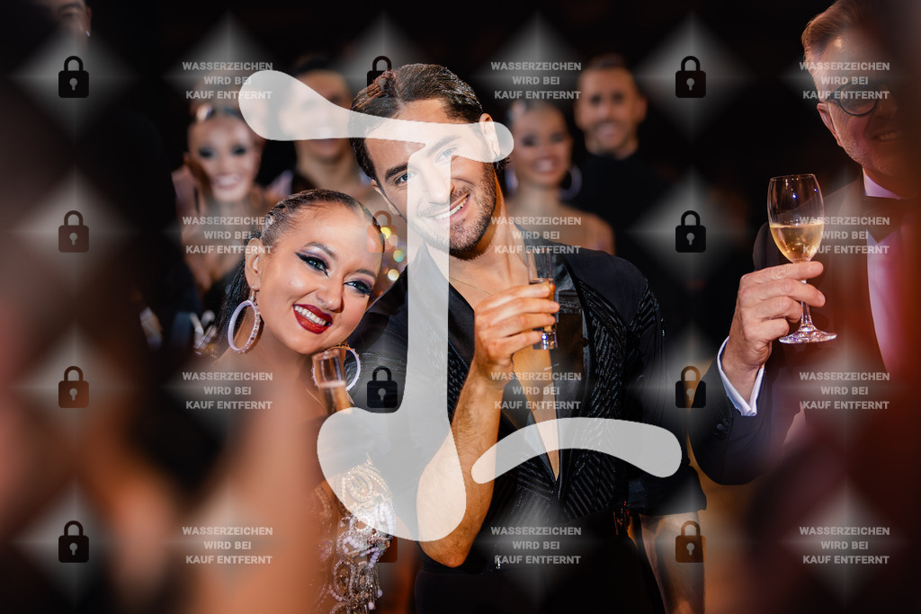 Goldstadtpokal 2025 - WDSF World Open Latin Siegerehrung-2025-01-26-2681 | Webshop for digital downloads and prints of dance sport, event & show photographer Julian Link - Realisiert mit Pictrs.com