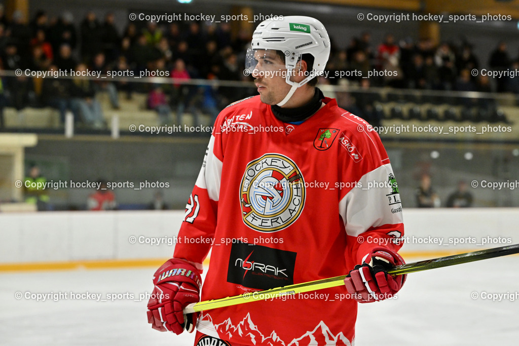 ESV Ferlach vs. UECR Eisbären Huben | #81 Potocnik Kristof ESV Ferlach, ESV Ferlach vs. UECR Eisbären Huben, ESV Ferlach vs. UECR Eisbären Huben am 31.10.2025 in Ferlach (HTC Eishalle Ferlach), Austria, (Photo by Bernd Stefan)