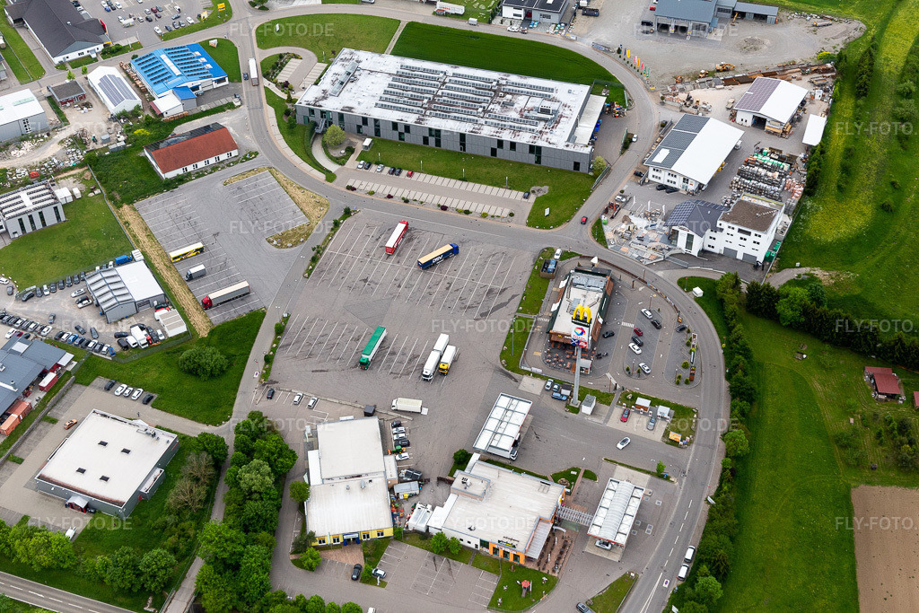 Luftbild: Autobahn Raststätte TOTAL Autohof an der BAB 81 in Vöhringen im Bundesland Baden-Württemberg in Deutschland. Foto: IMG_114730.jpg vom 31.05.2019 durch Werner Riehm/FLY-FOTO.de