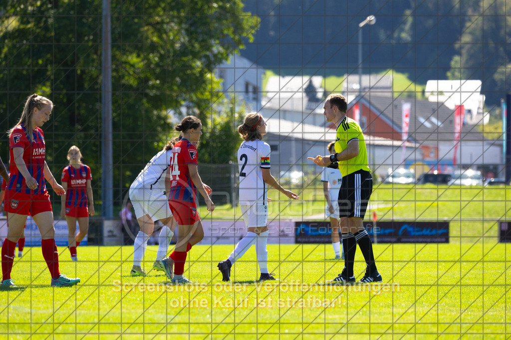 20260906_123359_0287_(c)_by_PhotoPeet | #,1.FC Donzdorf (weiß) vs. 1.FC Heidenheim 1846 (rot), Fußball, Frauen-Verbandspokal Gruppe 2, 2. Runde, Saison 2026/2027, Rasenplatz Lautertal Stadion, Süßener Straße 16, 73072 Donzdorf, 06.09.2026 - 11:00 Uhr,Foto: PhotoPeet / Sport- &amp; Eventfotografie / Peter Harich