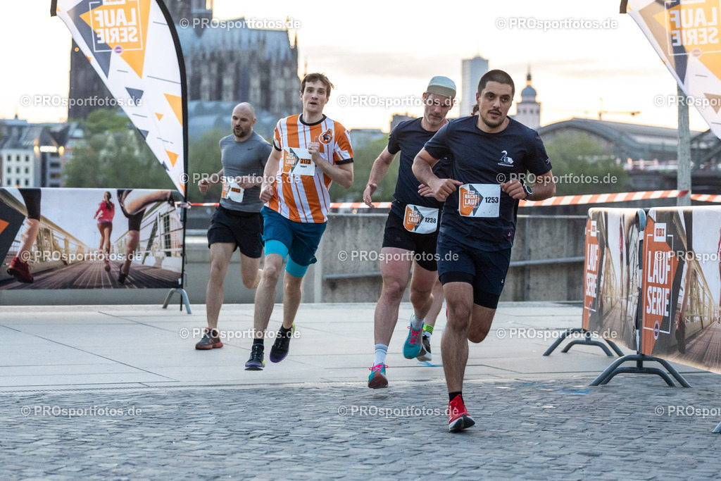 16. OBI Nachtlauf des ASV Koeln; Koeln, 17.05.23 | Impressionen vom 16. OBI Nachtlauf des ASV Koeln am 17.05.23 an Rheinpromenade und Tanzbrunnen in Koeln (Deutschland). Foto: BEAUTIFUL SPORTS/Ulrich Fassbender