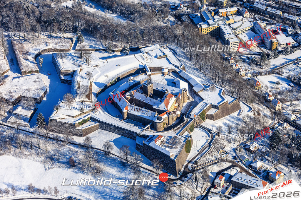 Die Luftaufnahme der Stadt Kronach wurde vom UL-Flugzeug heraus erstellt ( keine Drohne )- hohe Auflösung für beste Qualität