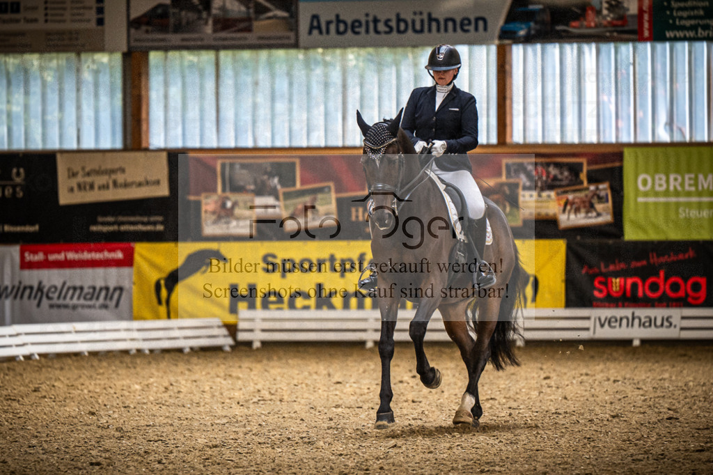 DOS_1318 | Entdecke hochwertige Reitturnierfotos von Foto Oger. Professionell, emotional und authentisch – jetzt Lieblingsmomente im Shop bestellen.Deutschlandweite Turnierfotografie. - Realisiert mit Pictrs.com