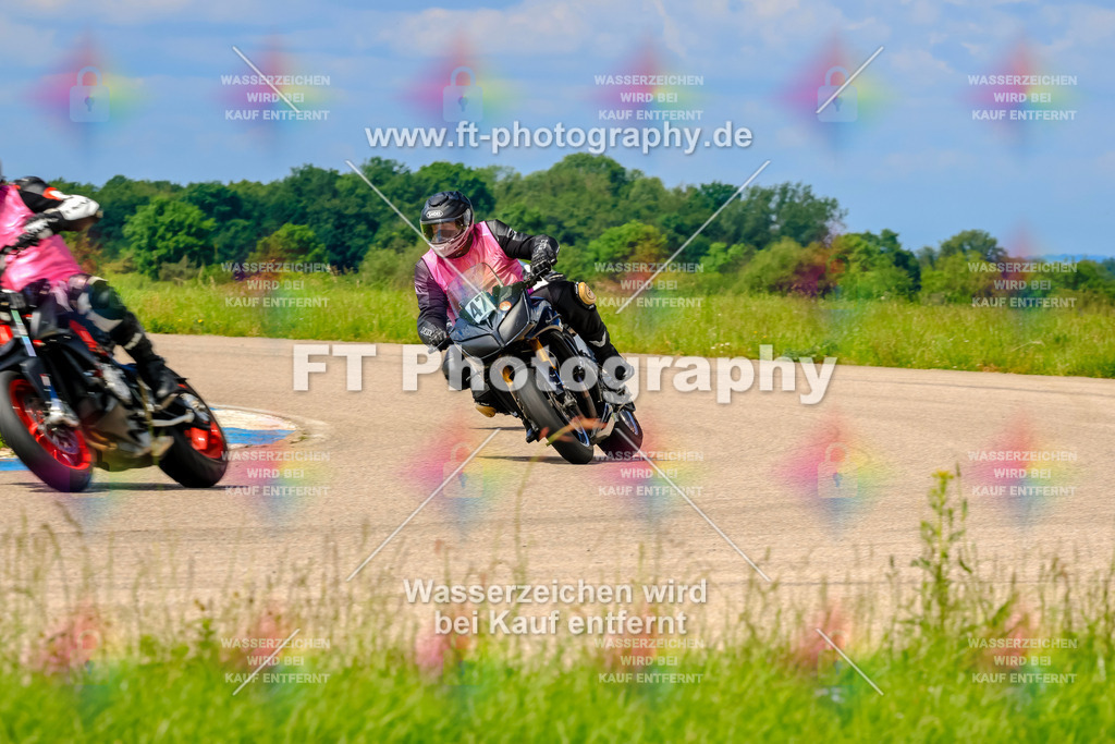 MotoTeam-0680 | Hier findet Ihr Bilder von Touristenfahrten auf der Nürburgring Nordschleife oder von anderen Veranstaltungen die ich besucht habe. Viel Spass beim Durch Schauen 