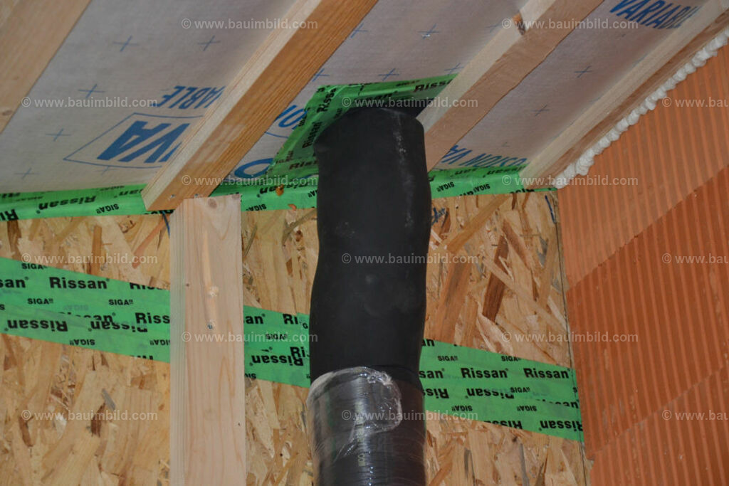 bib-lg15-sanitaer-0022 | Nach LV-Leistungsgruppen sortierte Detailfotos über den Bau eines Hauses. Alle Hausbau-Bilder direkt vom Urheber und Autor der Website Haus-Selber-Bauen.com
