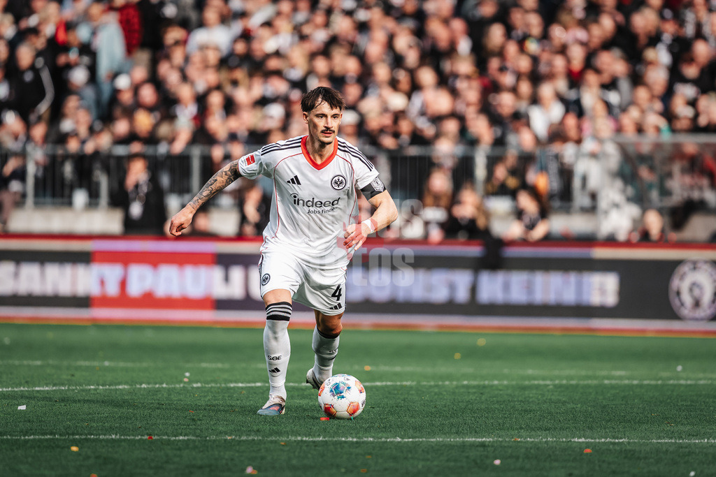 Fußball | Männer | Saison 2025/2026  | Fußball-Bundesliga | 25. Spieltag | FC St. Pauli vs. Eintracht Frankfurt | 08.03.2026 | Robin Koch (#4, Eintracht Frankfurt)
