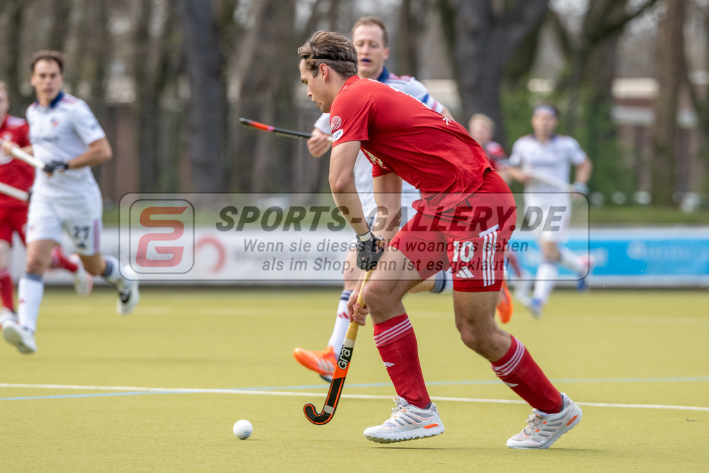 SFE_20260321_0037 | Köln, Deutschland, 21.03.26: Feldhockey 1. Bundesliga Herren zwischen Rot-Weiss Köln - Mannheimer HC im REWE Sportpark am 21.03.2026 in Köln, Deutschland. (Foto von Stephan Fehrmann)Köln, Germany, 21.03.26: Feldhockey 1. Bundesliga Herren between Rot-Weiss Köln - Mannheimer HC in REWE Sportpark at 21.03.2026 in Köln, Deutschland. (Foto from Stephan Fehrmann)