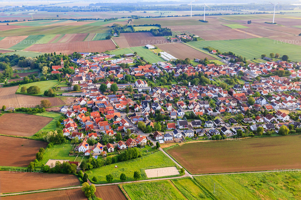 Luftbild: Ortsansicht von Süden in Minfeld im Bundesland Rheinland-Pfalz in Deutschland. Foto: IMG_114054.jpg vom 23.05.2019 durch Werner Riehm/FLY-FOTO.de