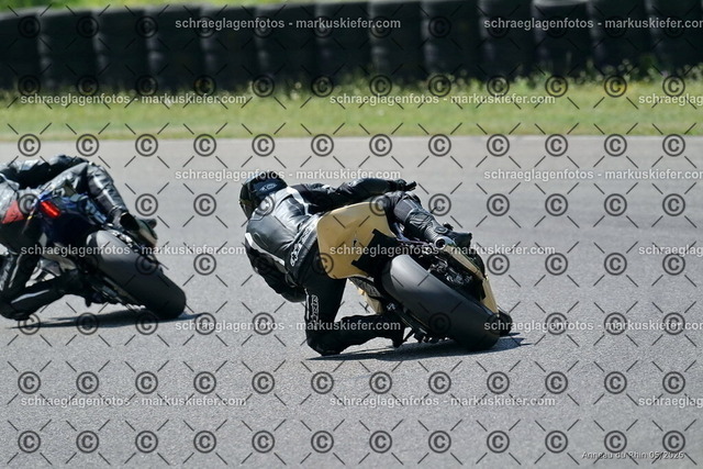26BT02-1437 | markuskiefer.com - Realisiert mit Pictrs.com