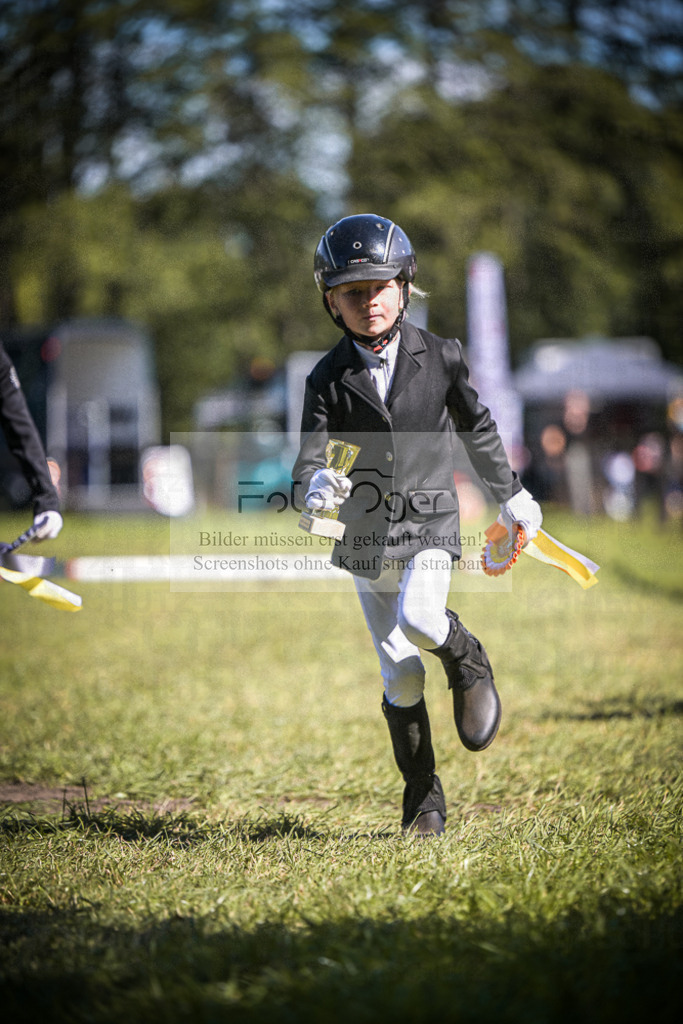 DOS_0578 | Entdecke hochwertige Reitturnierfotos von Foto Oger. Professionell, emotional und authentisch – jetzt Lieblingsmomente im Shop bestellen.Deutschlandweite Turnierfotografie. - Realisiert mit Pictrs.com