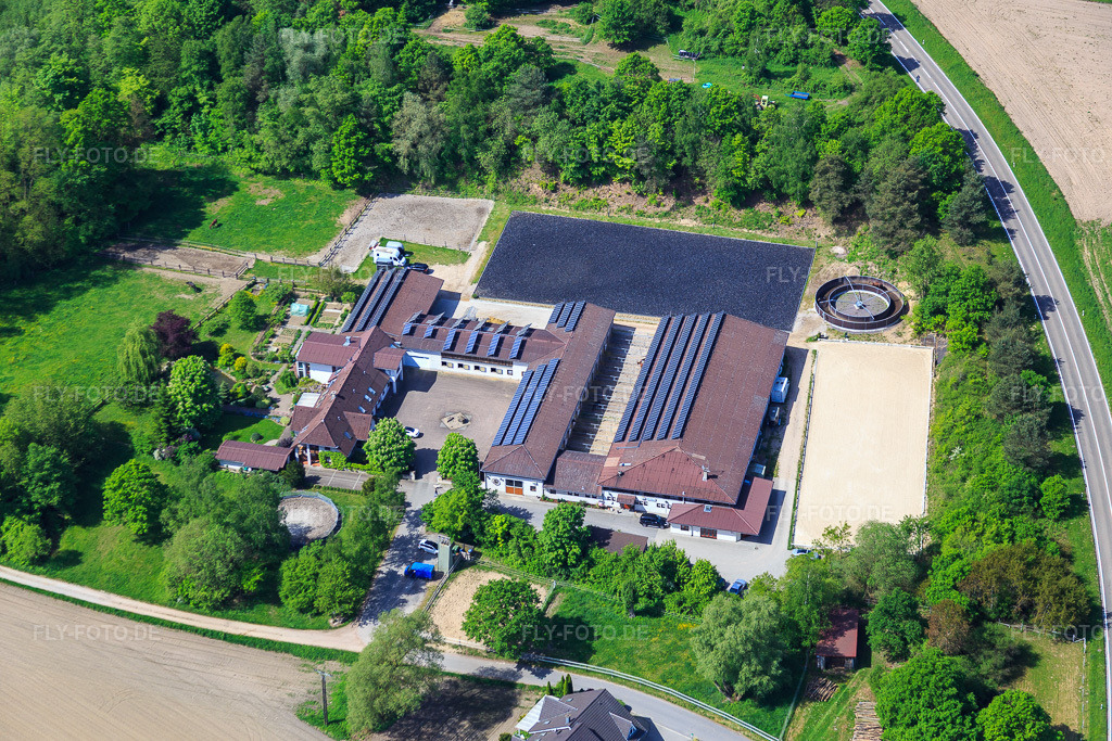 Luftbild: Pferdepension in Hagenbach im Bundesland Rheinland-Pfalz in Deutschland. Foto: IMG_078472.jpg vom 08.05.2015 durch Werner Riehm/FLY-FOTO.de
